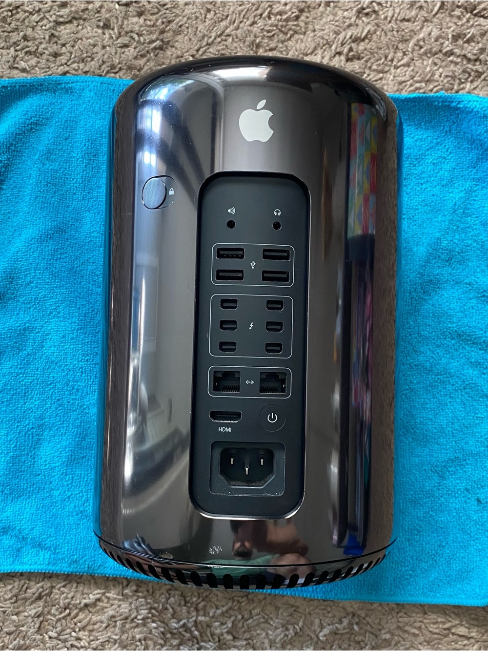 Apple (Late 2013) Mac Pro A1481 or Trash can - no HD SSD